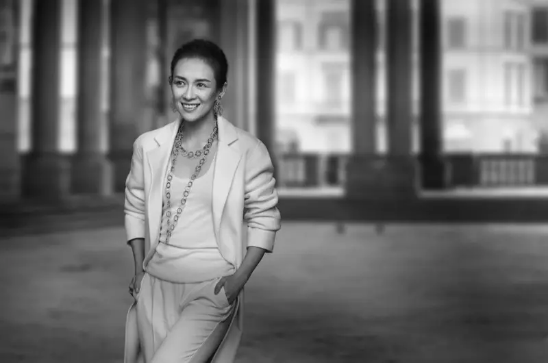 الممثلة Zhang Ziyi تبتسم في حملة Buccellati لربيع وصيف 2018