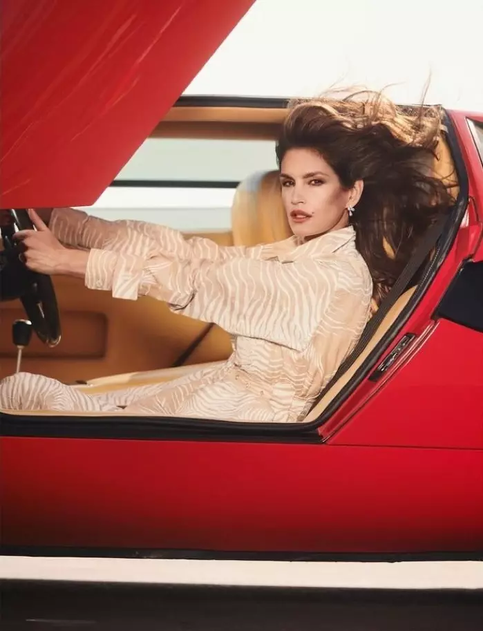 Cindy Crawford | Driving Fashion Shoot | Obálka časopisu POP