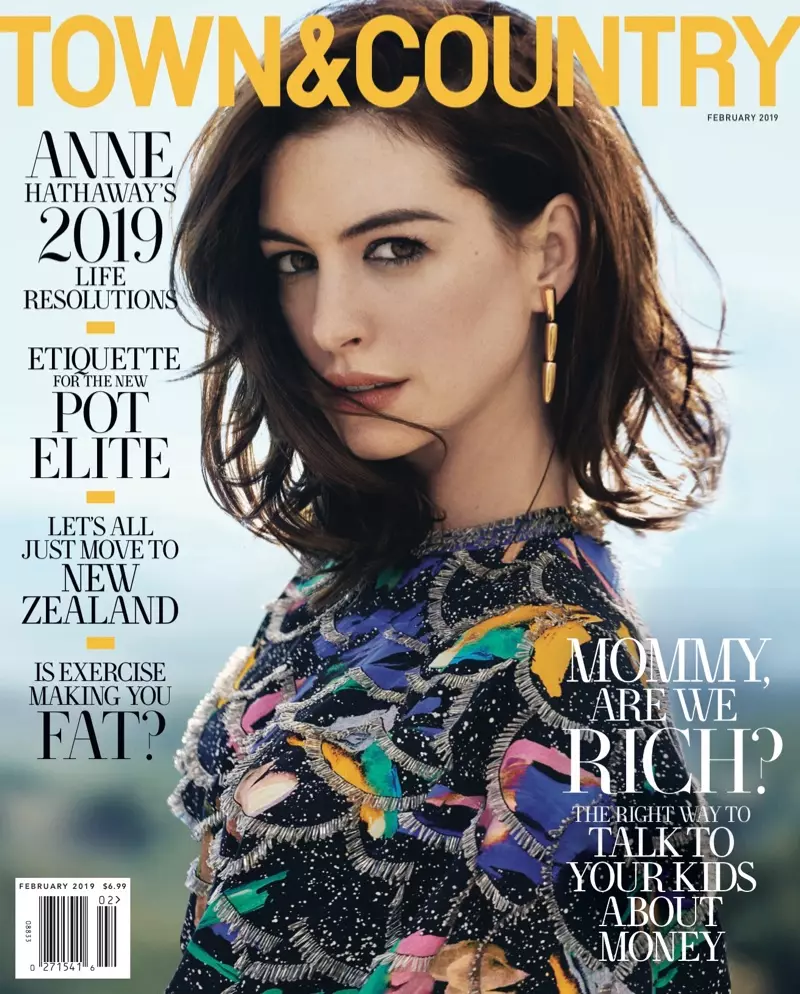 Anne Hathaway op Town & Country Magazine februari 2019 Cover