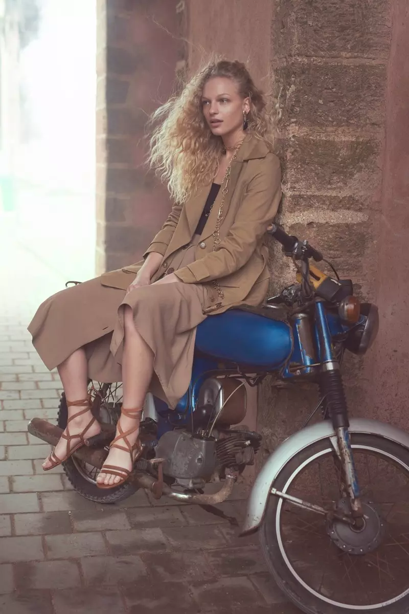 Massimo Dutti memilih Frederikke Sofie untuk lookbook 'Les Voyageurs'