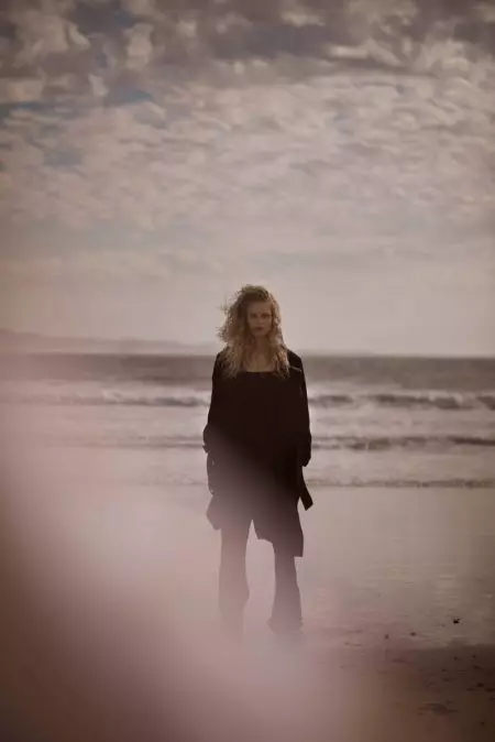 Frederikke Sofie poserer i Ladylike Looks for Massimo Dutti