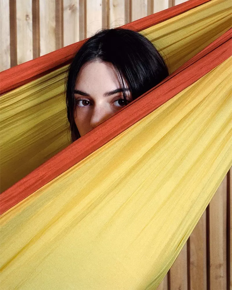 Kendall Jenner obtiene su primer plano en la campaña otoño-invierno 2021 de Jacquemus.