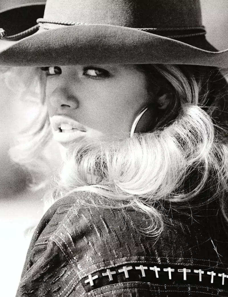 Candice Swanepoel, Edita Vilkeviciute + Hailey Clauson zijn sexy cowgirls voor Vogue Duitsland door Mario Testino