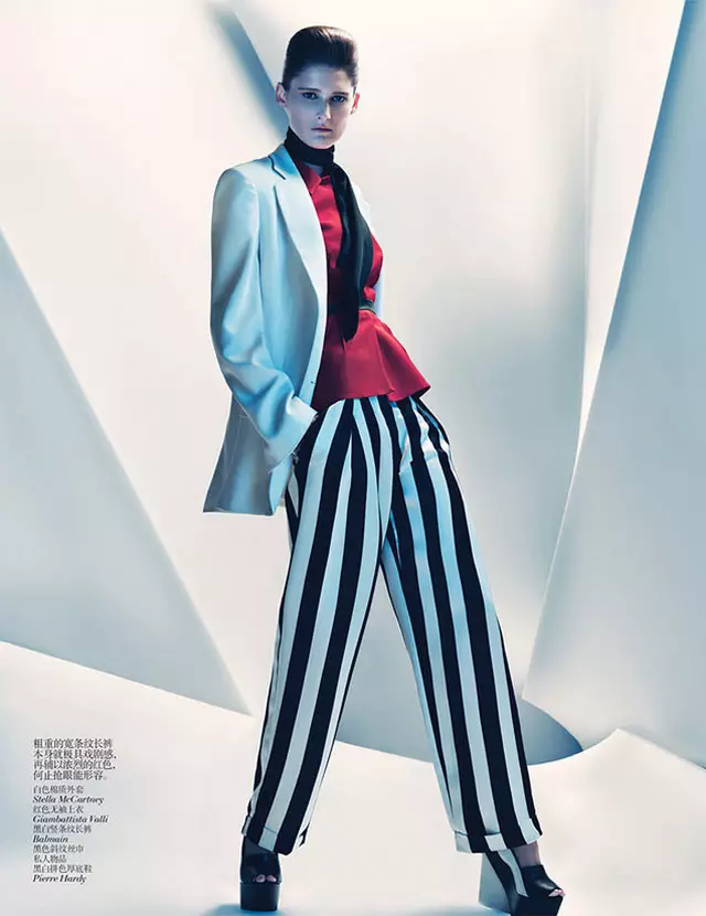 Marie Piovesan Sports Bold Prints за Vogue China януари 2013 г. от Себастиан Ким