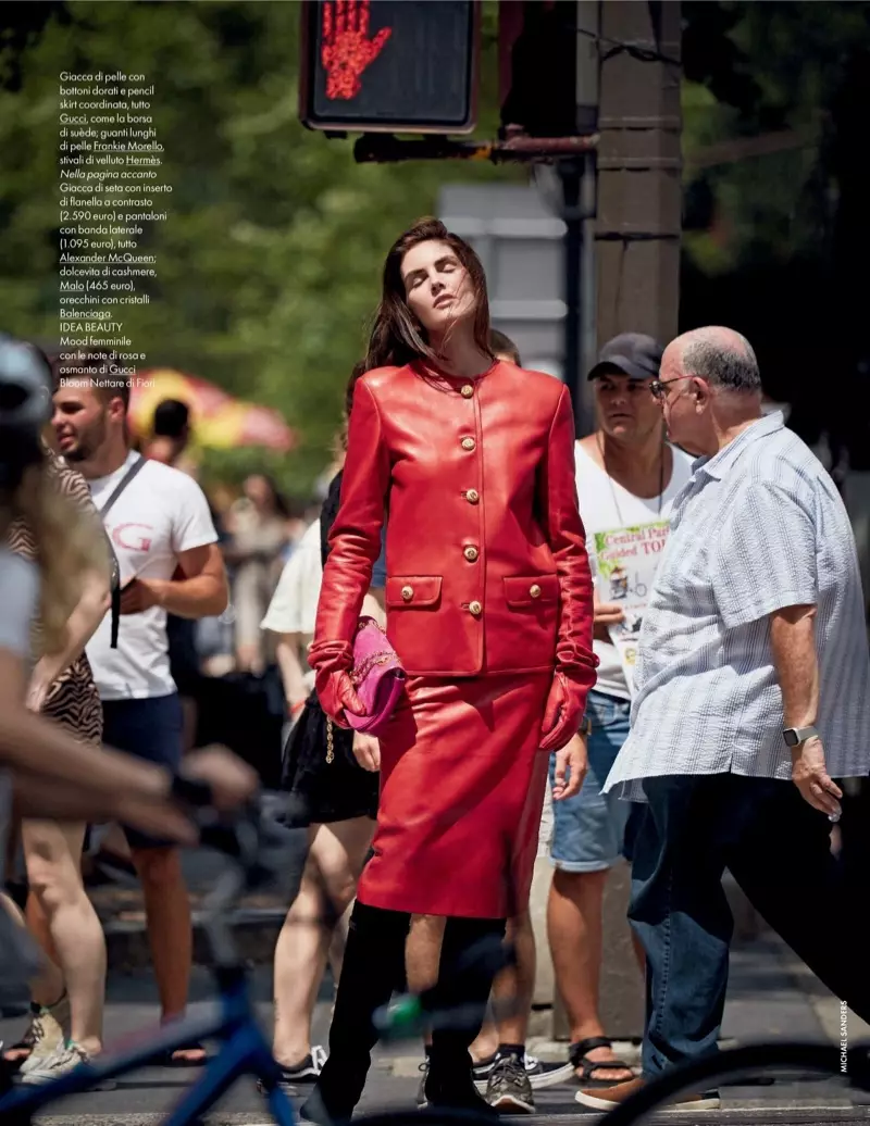 Hilary Rhoda Kleider in ganz roter Mode für ELLE Italy