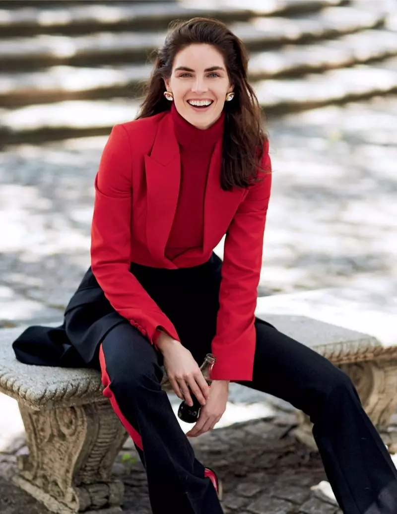 Hilary Rhoda Berpakaian dalam Fesyen Merah Semua untuk ELLE Italy