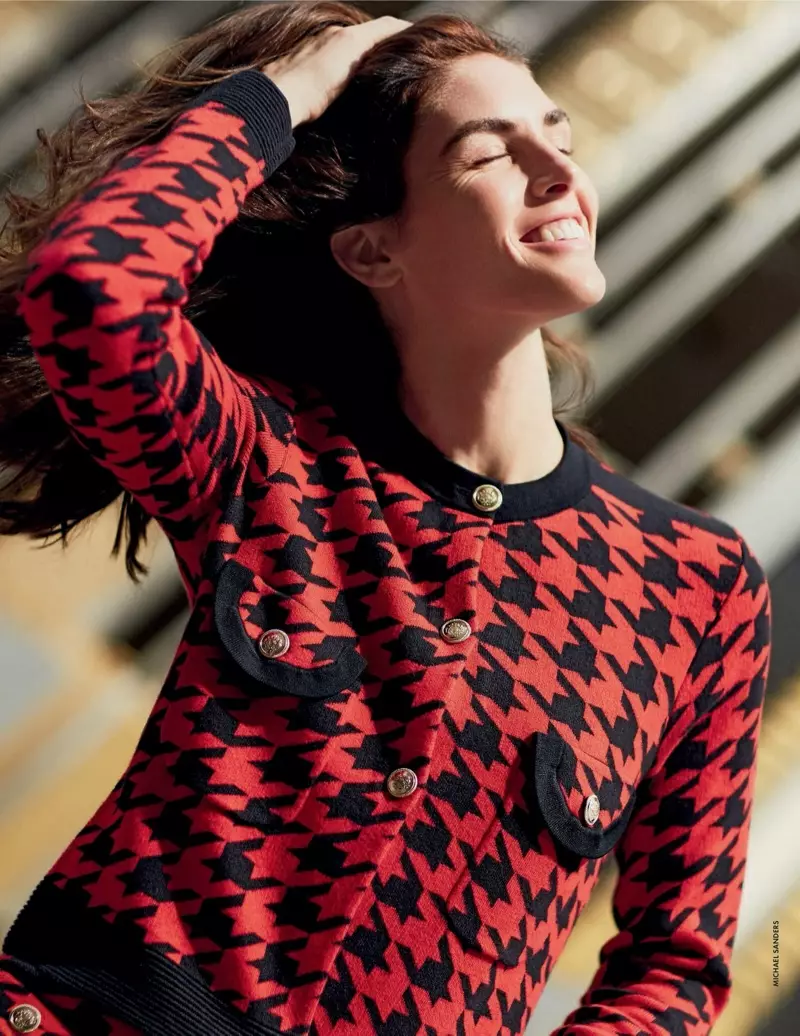 Hilary Rhoda-jurken in volledig rode mode voor ELLE Italië