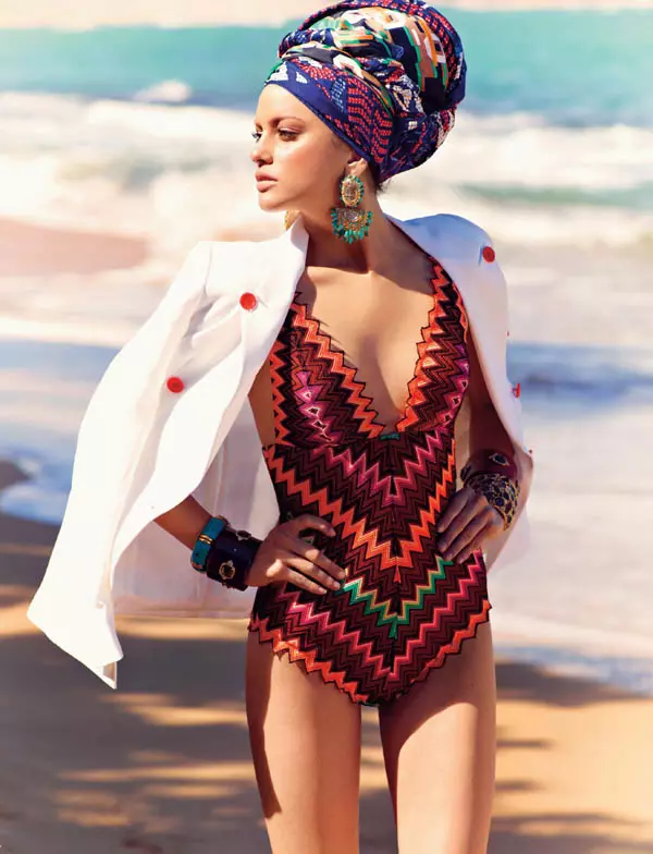 Alejandra Alonso oleh Mariano Vivanco untuk Vogue Russia Mei 2011