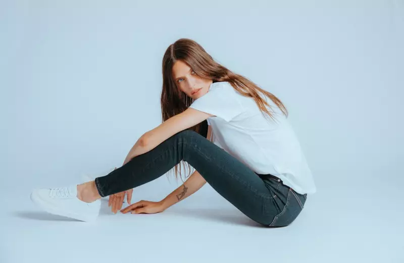 Modely Bianca Balti kintana ao amin'ny Rag & Bone fall 2019 denim 360° Photo Project