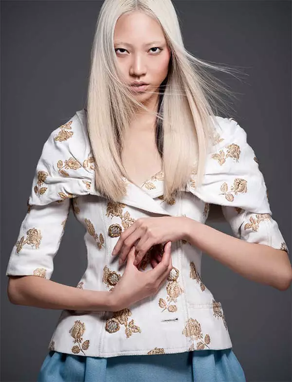 Soo Joo Dons Chanel para la portada de noviembre de PPaper Fashion, filmada por Sy Delorme