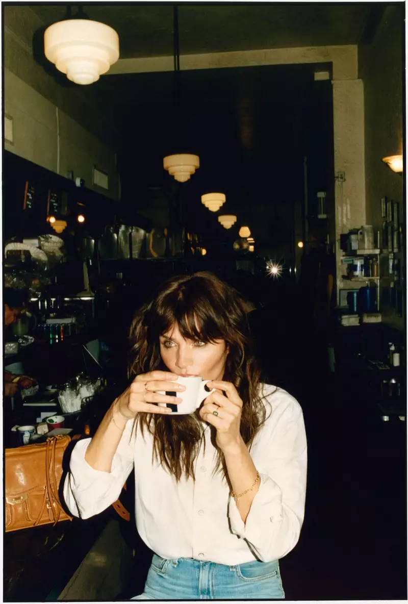 Supermodel Helena Christensen o roala hempe ea lebopo ea Rag & Bone le Ruth leoto le pharalletseng le pharalletseng la maqaqailaneng