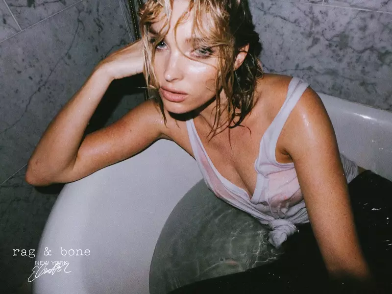 Ποζάροντας σε μπανιέρα, η Elsa Hosk μπροστά στο Rag & Bone DIY Project