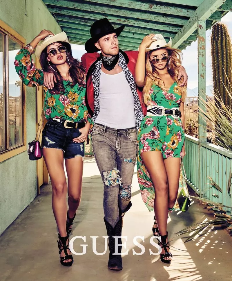 Guess spotlights tropical prints rau lub caij ntuj sov 2019 phiaj los nqis tes