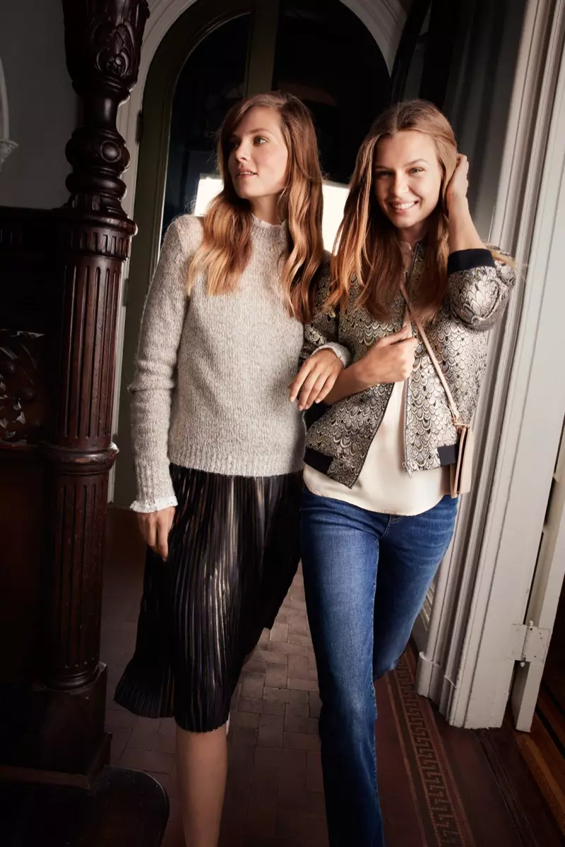 Modelos Caroline Brasch Nielsen e Josephine Skriver posam em looks casuais para Vero Moda