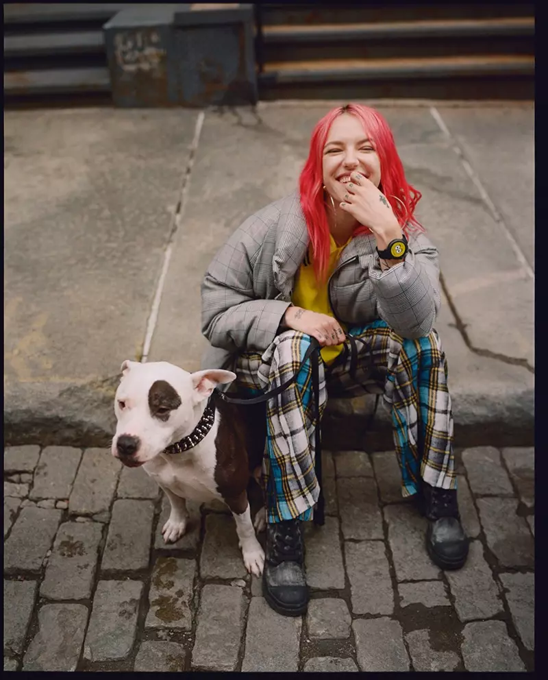 Bria Vinaite ĉefrolas en la kampanjo de Marc Jacobs Smartwatches