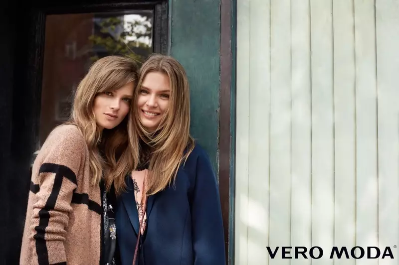 Semua tersenyum, Caroline Brasch Nielsen dan Josephine Skriver muncul di kampanye musim dingin 2016 Vero Moda