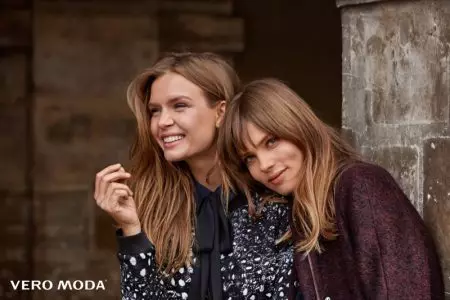 조세핀 스크라이버(Josephine Skriver)는 베로 모다(Vero Moda)의 2016 가을 캠페인을 위해 파리에서 스타일리시하게 보입니다.