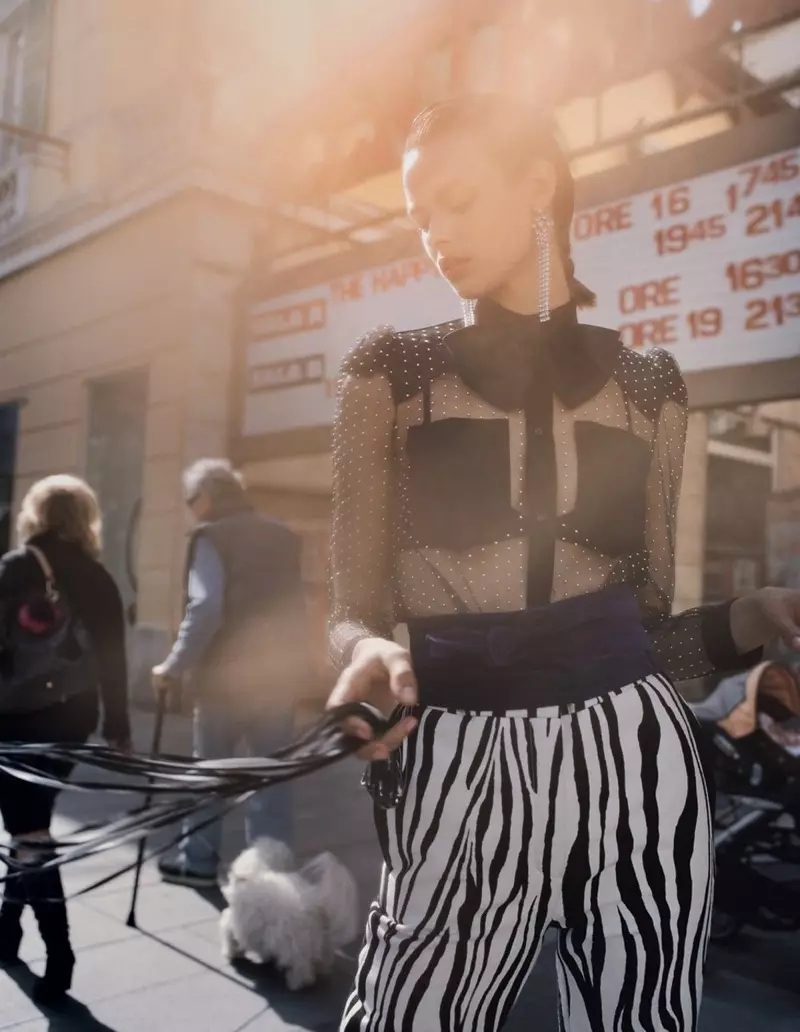 Birgit Kos sieht in Italien für Vogue China elegant aus