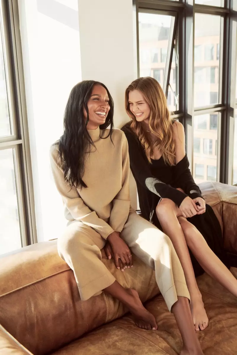 Jasmine Tookes og Josephine Skriver spiller hovedrollene i Dynamite høsten 2020-kampanjen.