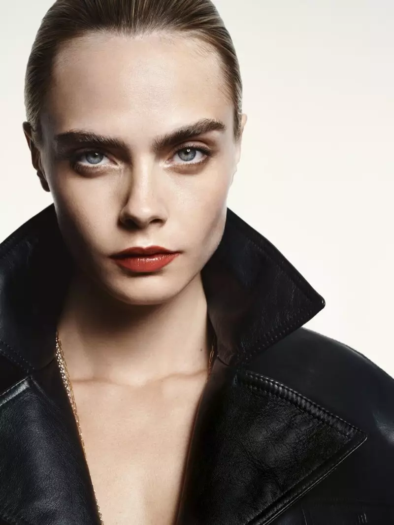 Gabhann Cara Delevingne Leathanaigh ELLE UK