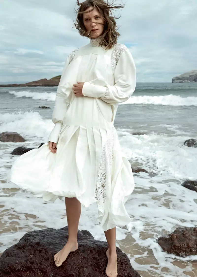 Drake Burnette Harper's Bazaar UK-də dəniz sirenidir