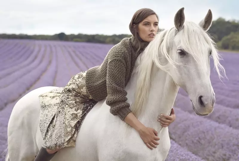 Ronja Furrer pose à l'extérieur en Ralph Lauren pour Harper's Bazaar UK