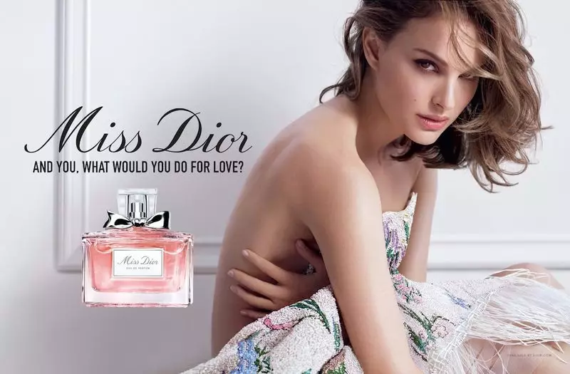La actriz Natalie Portman se desnuda en la campaña de la fragancia Miss Dior