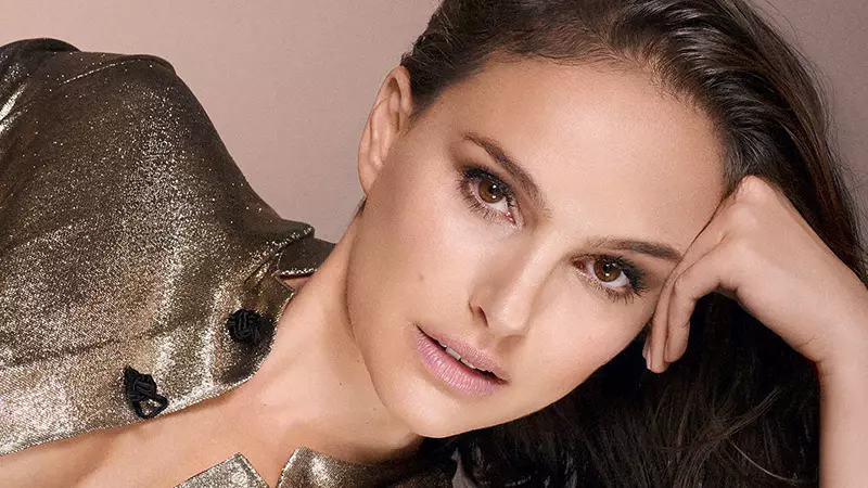 Natalie Portman Reclame Dior Forever Topless