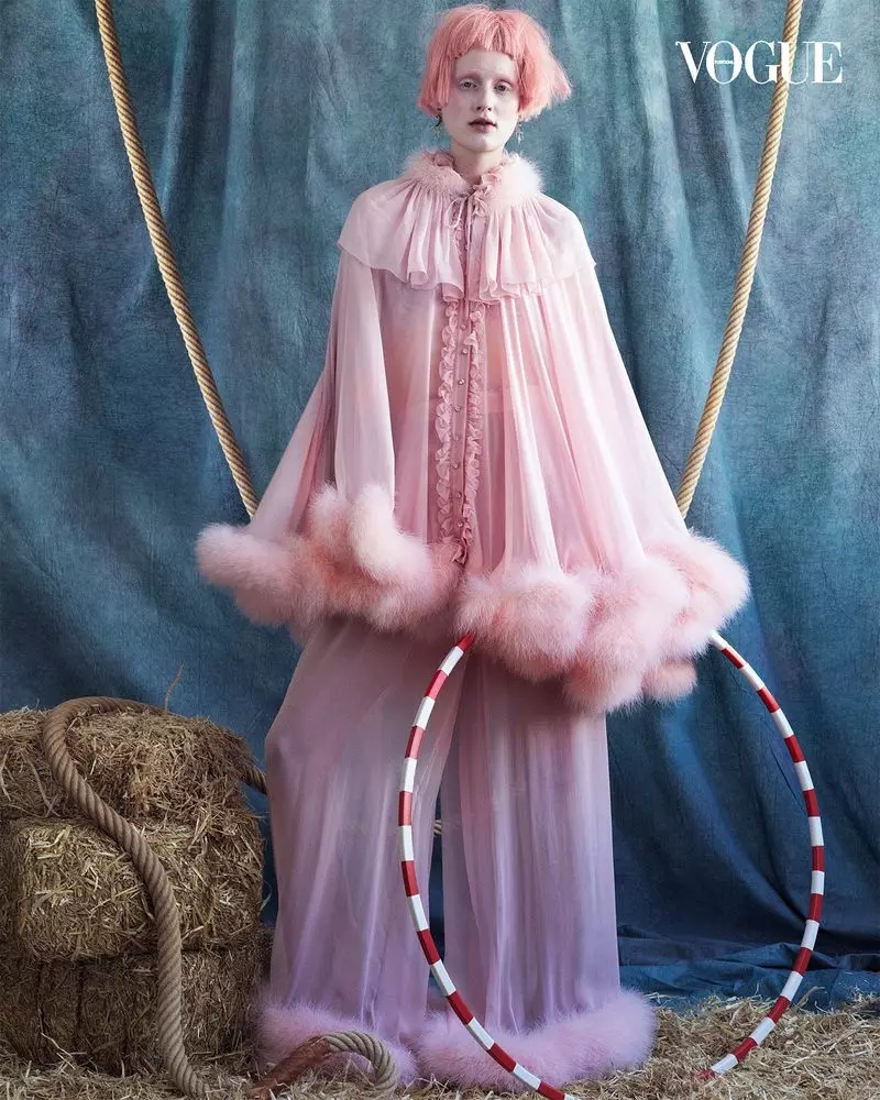 Lea de Wouters o eme ka mokhoa oa Avant-Garde Circus bakeng sa Vogue Portugal