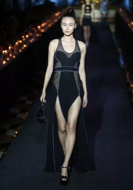 La Perla эчке киемне 2018 елның язы өчен тышкы киемгә үзгәртә