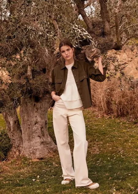 Luna Bijl adopta os estilos ao aire libre de Mango para a primavera de 2020