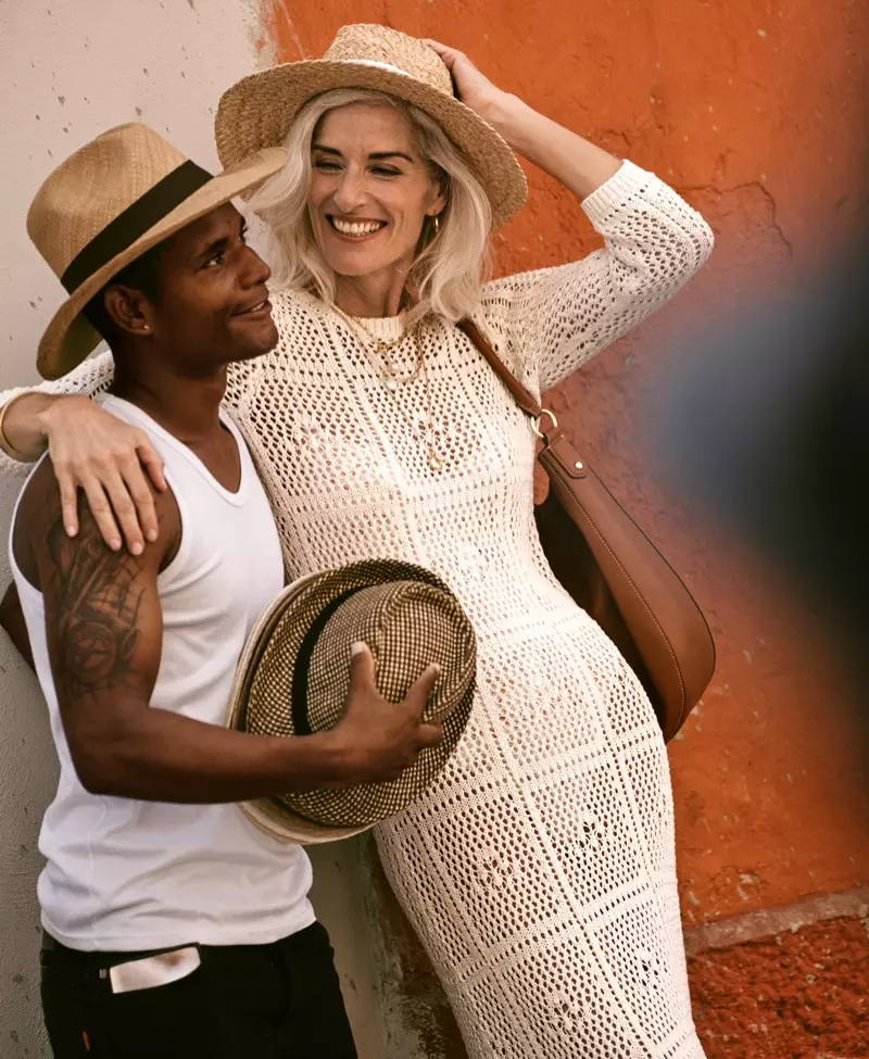 Todo ngiti si Simone Jacob sa Mix Masters ng Bloomingdale sa spring-summer 2020 campaign