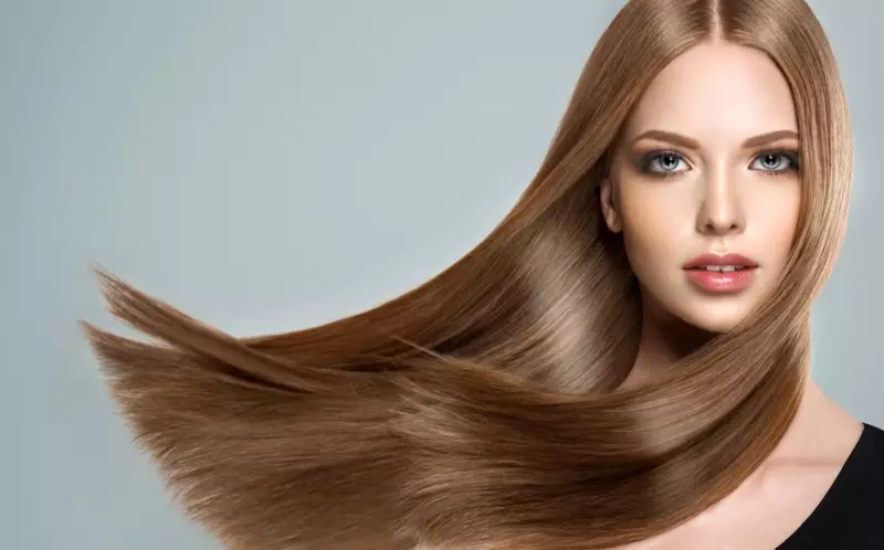 Modelong Long Light Brown Hair Beauty Makeup