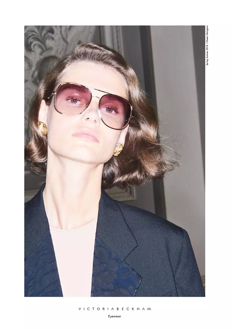 Giedre Dukauskaite Victoria Beckham Eyewear-ın yaz-yay 2018 kampaniyasında günəş eynəyi taxır