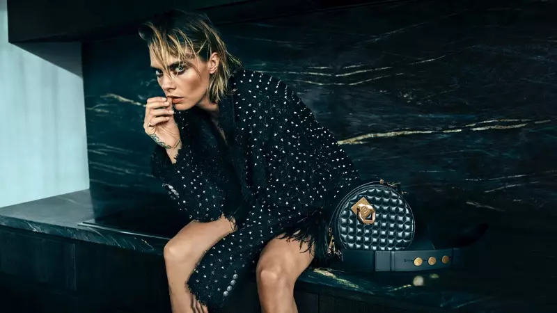 Кампанія Cara Delevingne x Balmain сумкі