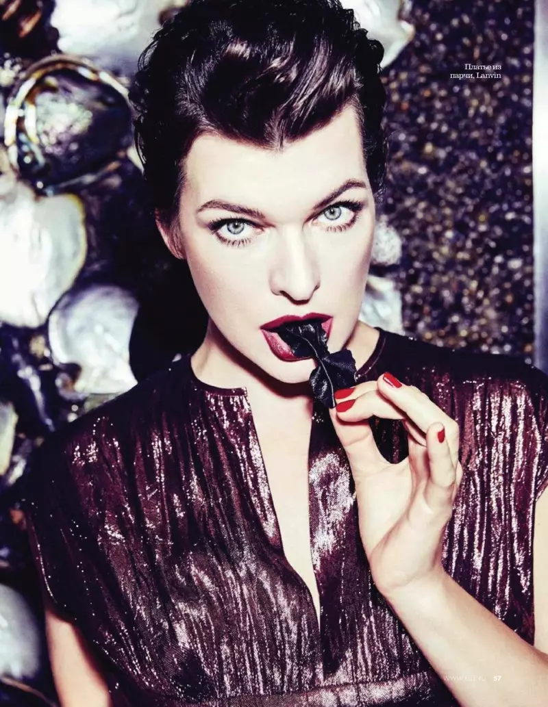 O le tamaitai fai pese o Milla Jovovich e faatosina i le ofu Lanvin