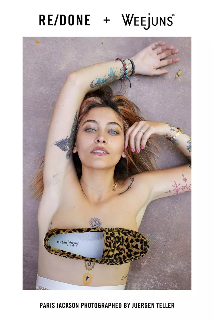 In posa in topless, Paris Jackson guida la campagna RE/DONE x Weejuns