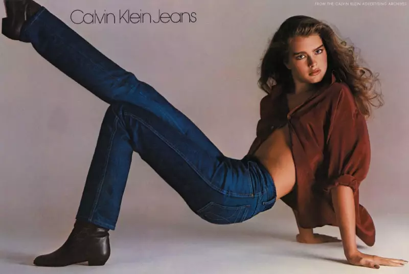 Mnamo 1980, Brooke Shields ilionekana katika kampeni ya matangazo ya Calvin Klein Jeans. Na kaulimbiu: Unataka kujua ni nini kinakuja kati yangu na wafuasi wangu wa Calvin? Hakuna.