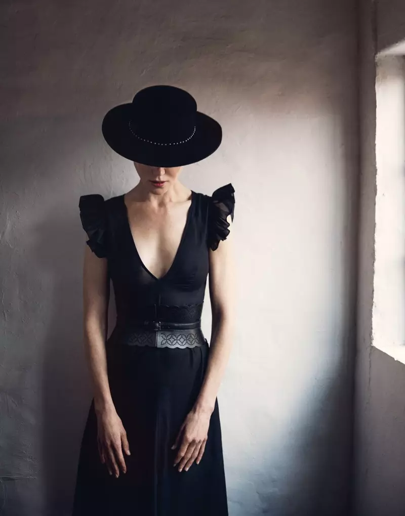 Nicole Kidman poserer i Elegant Looks for The Edit