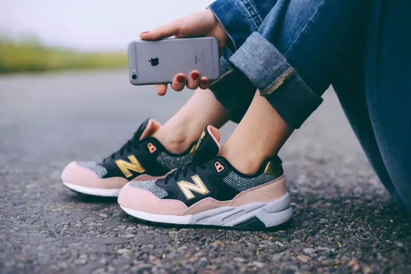 Әйелдерге арналған қызғылт қара сұр New Balance iPhone кроссовкалары