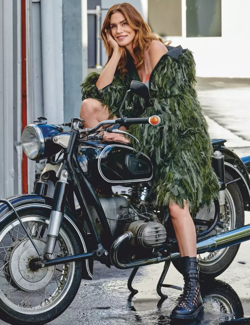 Cindy Crawford นางแบบสุดเท่สำหรับ Harper's Bazaar Singapore