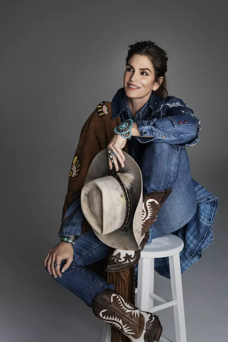 Cindy Crawford poserer i vestlig mode for ELLE Italien