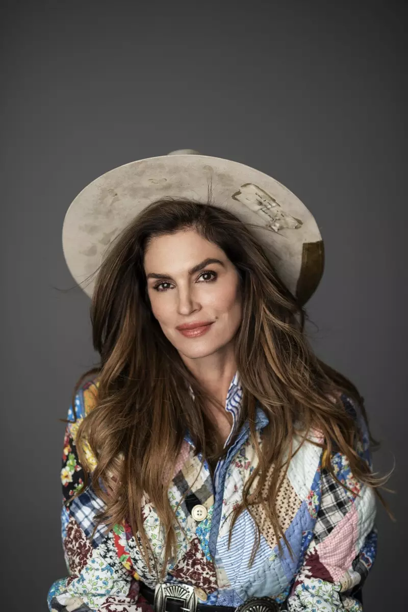 Cindy Crawford posa in Western Fashion per ELLE Italia