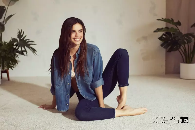 Mga bida si Sara Sampaio sa Joe's Jeans fall-winter 2019 campaign