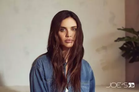 Sara Sampaio zuru ike na mkpọsa Joe's Jeans Fall 2019