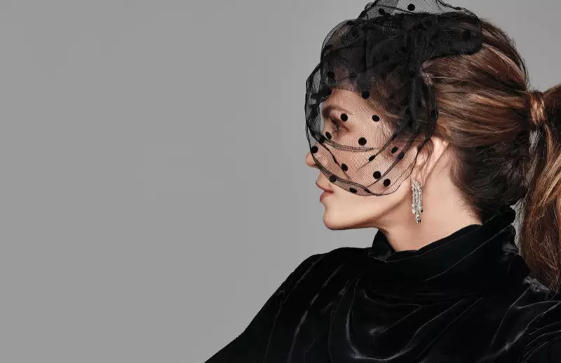 Cindy Crawford indossa abiti eleganti in Tatler