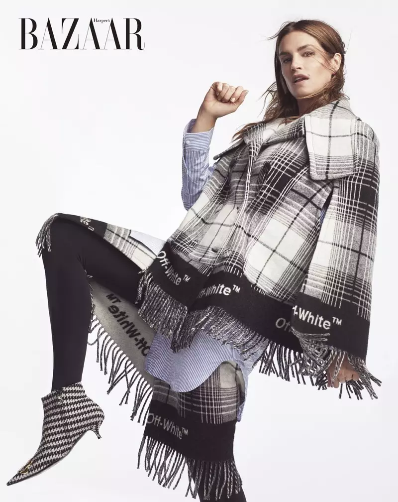 Cindy Crawford Modeller New Season Outerwear am Harper's Bazaar Taiwan