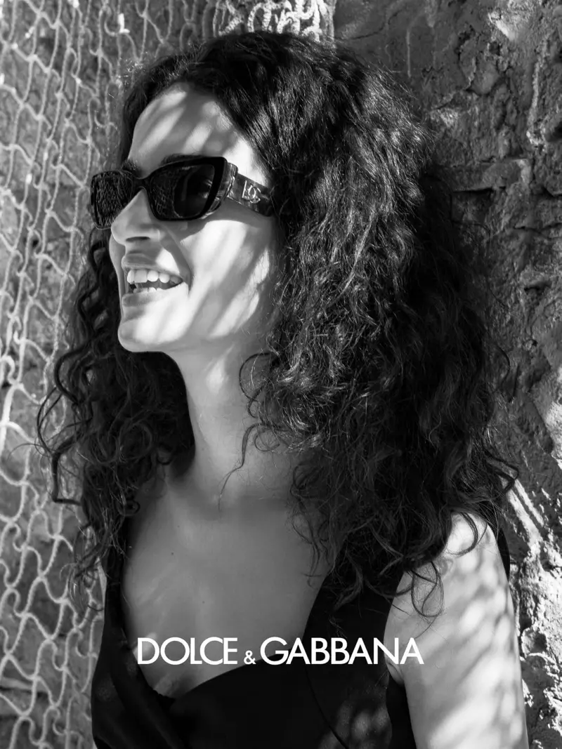 ምስል ከ Dolce & Gabbana eyewear ውድቀት 2020 የማስታወቂያ ዘመቻ።
