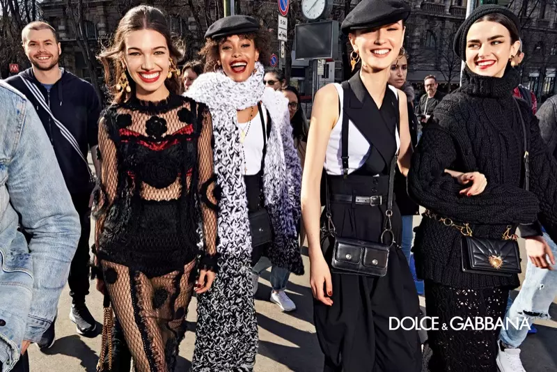 Models posieren in Mailand für die Herbstkampagne 2020 von Dolce & Gabbana.