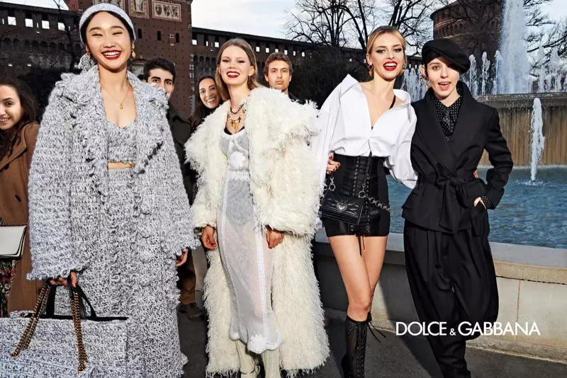 Dolce & Gabbana 2020 күзгі науқанындағы барлық модельдер күлкі.